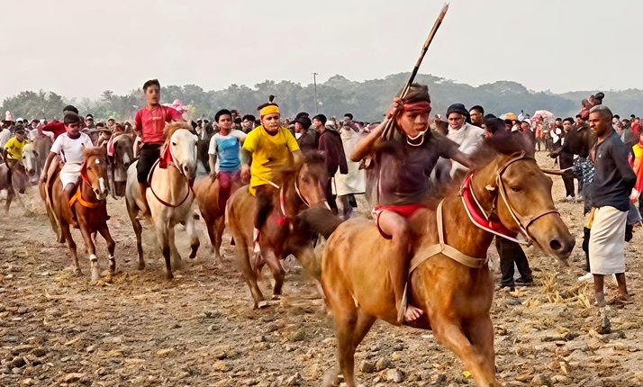 মহম্মদপুরে ঘোড়দৌড় মেলা দেখতে লাখো মানুষের ঢল