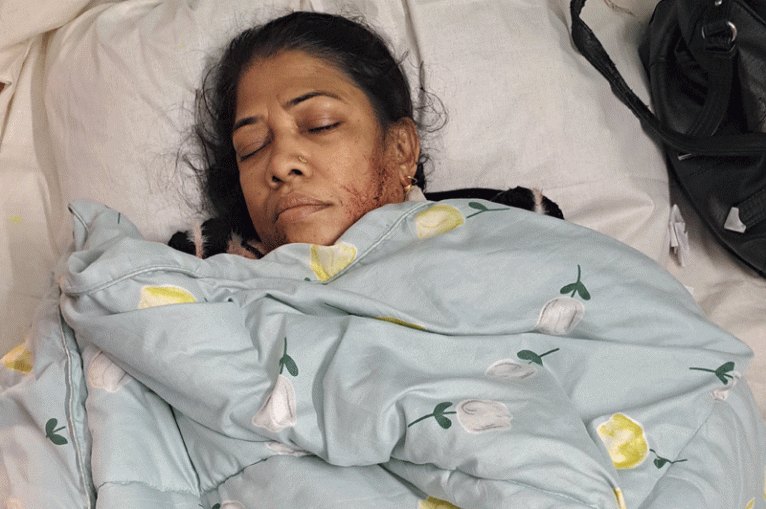 নার্স স্ত্রীকে কুপিয়ে জখম করলো সেনা সদস্য স্বামী