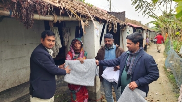ভেড়ামারায় শীতার্তদের মাঝে  উপজেলা প্রশাসনের কম্বল বিতরণ