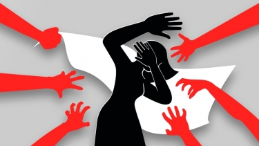 প্রধান শিক্ষকের বিরুদ্ধে নারী শিক্ষিকাকে প্রকাশ্যে নির্যাতনের অভিযোগ