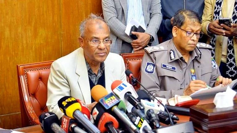 ভোটকেন্দ্রসহ যেকোনো স্থানে প্রবেশ করতে পারবে আইনশৃঙ্খলা বাহিনীর সদস্যরা: স্বরাষ্ট্র উপদেষ্টা