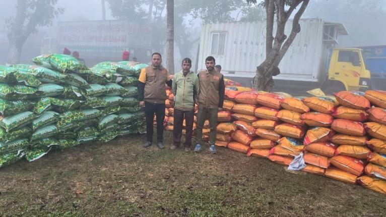 ঢাকা সিলেট মহাসড়কে পাথরের নীচে ভারতীয় পন্য উদ্ধার