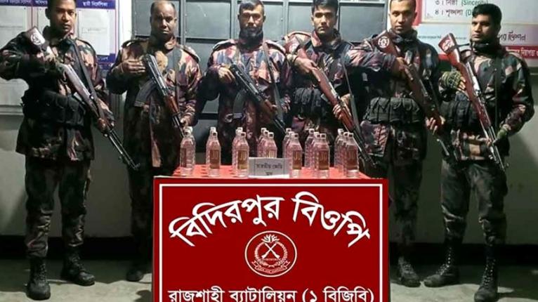 রাজশাহীতে বিজিবির আভিযানে ২৮ বোতল মদ উদ্ধার