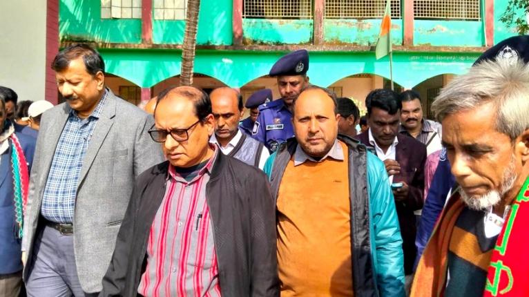 মধ্যনগরে একাধিক প্রাথমিক বিদ্যালয় পরিদর্শনে প্রাথমিক ও গণশিক্ষা উপদেষ্টা