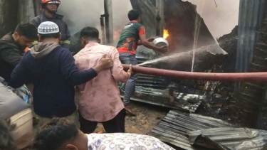 তুলা কারখানায় আগুন,দশ লাখ টাকার ক্ষয়ক্ষতি