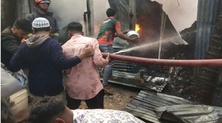 তুলা কারখানায় আগুন,দশ লাখ টাকার ক্ষয়ক্ষতি
