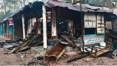 আমতলীতে অগ্নিকান্ডে ৫টি দোকান পুড়ে ছাই