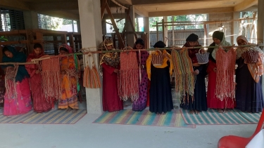 অসহায় নারীদের ঠিকানা নারী,পন্য যাচ্ছে বিদেশ