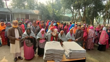 উ‌লিপু‌রে আর‌ডি আর এস উদ্যোগে  শীতার্তের মাঝে কম্বল বিতরণ