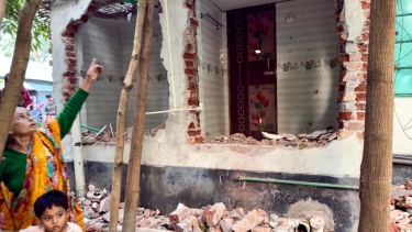 ভাঙ্গায় বসত বাড়িতে দুইদফায় হামলা-ভাঙচুর লুটপাট,নারীসহ ৫