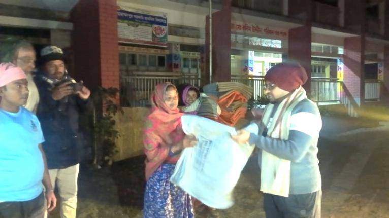 পীরগঞ্জে হতদরিদ্রদের মাঝে কম্বল বিতরণ