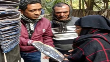 কাঁঠালিয়ায় বিএনপি নেতার শীতের পোষাক বিতরণ