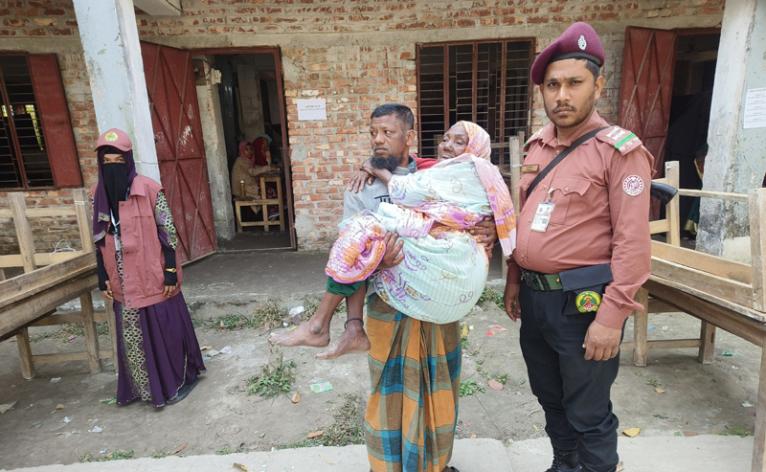 ‘ম্যালা বছর পর ধানের ছড়ায় ভোট দিলাম এহন মুই মইর‌্যা গ্যালেও কবরে শান্তি পামু’