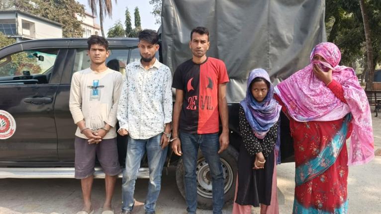 ভেড়ামারায় ইয়াবাসহ ৫ জন মাদক সেবনকারী গ্রেপ্তার