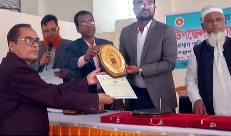 কাঁঠালিয়ায় জাতীয় শিক্ষা সপ্তাহে পুরুস্কার বিতরণ