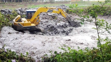 বাগমারায় সাজুড়িয়া বিলে অবৈধ পুকুর খনন