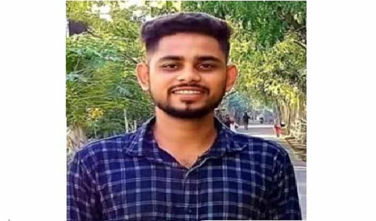 ঘুমন্ত ছেলেকে হত্যার পর থানায় আত্মসমার্পন করলো বাবা