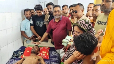 চিকিৎসার জন্য সন্তান বিক্রি করতে চাওয়া সেই বাবাকে ৫০ হাজার টাকার সহায়তা দিলো বিএনপি নেতা