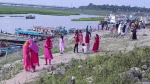 যমুনা সেতুর পাড়ে দর্শনার্থীদের ভিড়