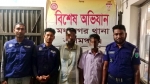 মধ্যনগরে চোরাচালানকৃত মালামাল ছিনিয়ে নেওয়ার মামলার আসামি গ্রেফতার