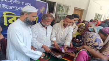 হাতিয়ায় দুই হাজার পরিবারের মাঝে ঈদ সামগ্রী বিতরণ করেন ইয়াহইয়া ফাউন্ডেশন