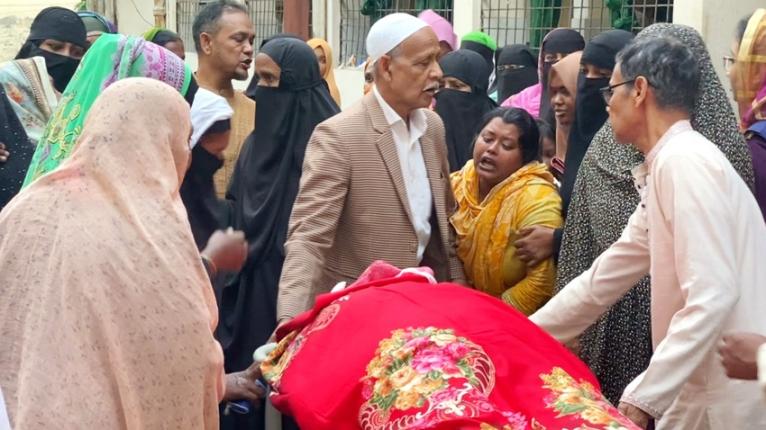 দোহারে বিরোধের জেরে বৃদ্ধাকে পিটিয়ে হত্যা