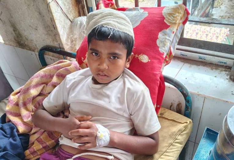 কলমাকান্দায় জমি বিরোধে হামলা, নারীসহ আহত ৪, বসতবাড়িতে আগুন