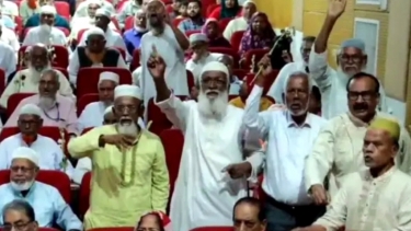বঙ্গবন্ধুকে নিয়ে পটুয়াখালীতে আপত্তিকর বক্তব্যে বীর মুক্তিযোদ্ধাদের প্রতিবাদ
