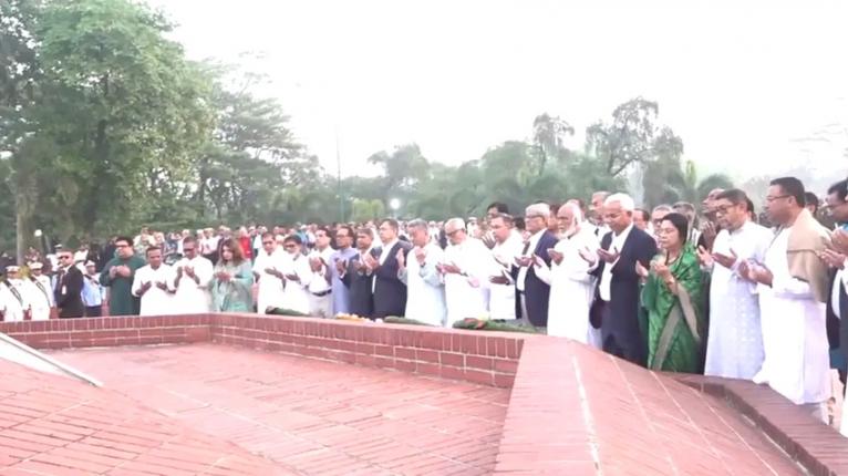 স্বাধীনতা দিবসে জাতীয় স্মৃতিসৌধে শ্রদ্ধা জানালো বিএনপি
