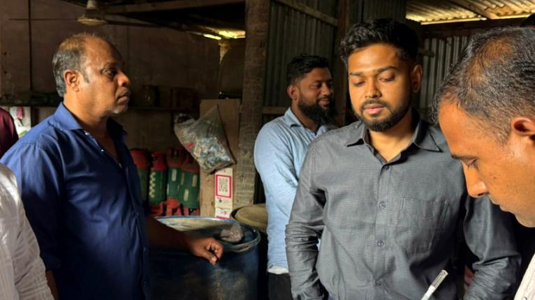 দোহারে অবৈধ তেলের মজুদের দায়ে ব্যবসায়ীকে ৭ দিনের কারাদণ্ড