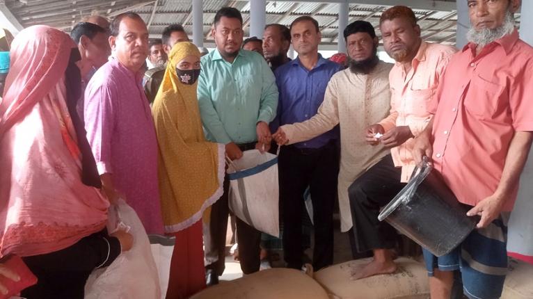 কাউখালীতে ঈদুল ফিতরের ভিজিএফ চাল বিতরণ উদ্বোধন