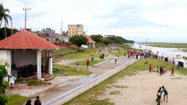 পদ্মার পাড়ে পর্যটক তরুণ-তরুণীকে জিম্মি করে ছিনতাই