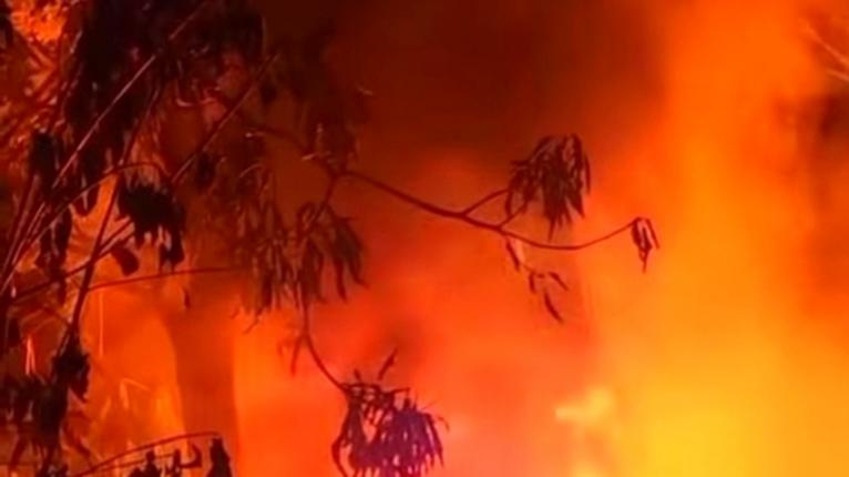 ভূঞাপুরে জিও ব্যাগের গুদামে আগুন