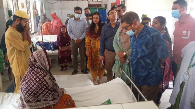 কালীগঞ্জ উপজেলা স্বাস্থ্য কমপ্লেক্সে আকম্মিক পরিদর্শনে স্বাস্থ্যমন্ত্রী