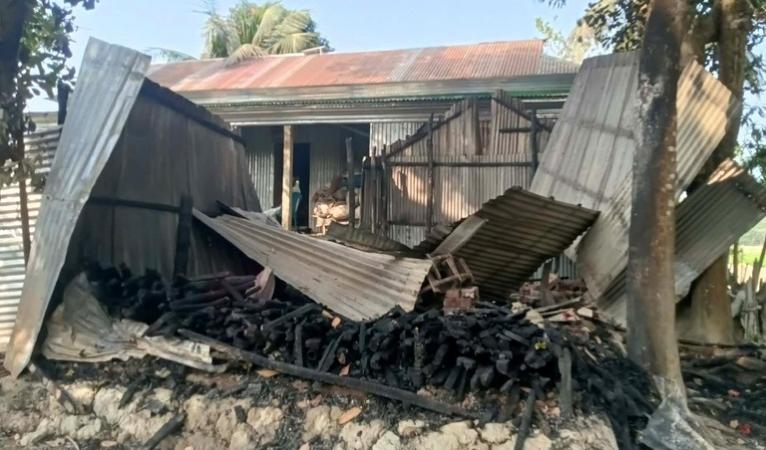 নবীগঞ্জে এনসিপির নেতার বাড়িতে হামলা,ভাংচুর ও অগ্নিসংযোগ