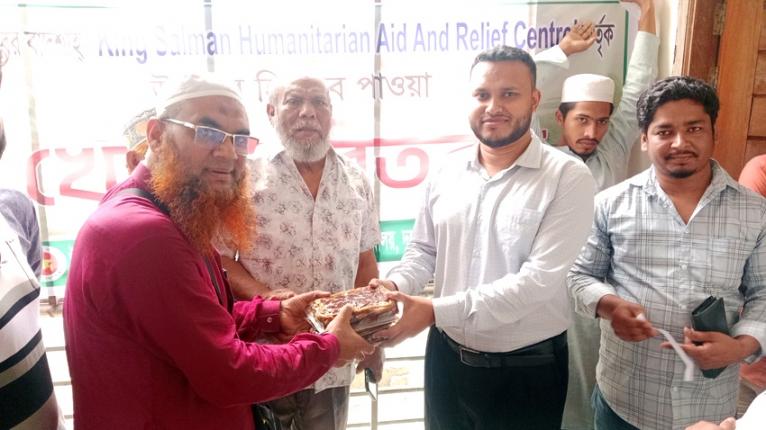 ভেড়ামারায় ৭০ মাদ্রাসা ও এতিমখানায় খেজুর বিতরণ