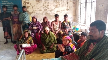 লালমোহন চরকচুয়ায় সরকারি গাছ কাটতে বাধা দেওয়ায় হামলা, আহত ১৫