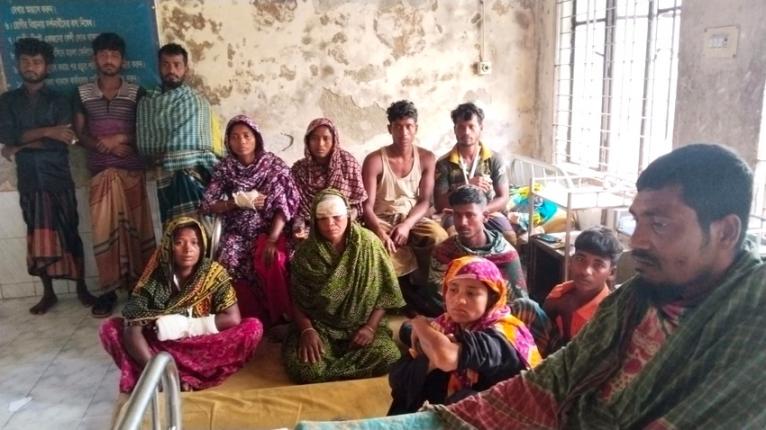 লালমোহন চরকচুয়ায় সরকারি গাছ কাটতে বাধা দেওয়ায় হামলা, আহত ১৫