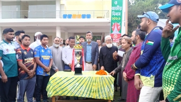 পীরগঞ্জে মোবারক আলী স্মৃতি ক্রিকেট টুর্নামেন্টের ট্রফি উন্মোচন