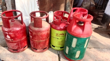 ভেড়ামারায় এলপি গ্যাস বিক্রি বাড়তি দামে
