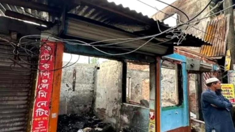 বাউফলে ভয়াবহ আগুনে পুড়েছে ১২ দোকান ঘর