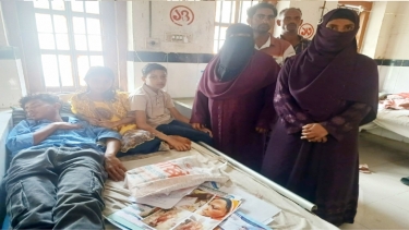 আগৈলঝাড়ায় এক পরিবারের ওপর তিনদফা হামলা, বাড়ি ফিরতে পারছে না ভুক্তভোগীরা