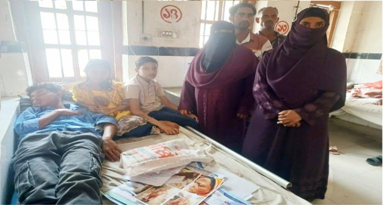 আগৈলঝাড়ায় এক পরিবারের ওপর তিনদফা হামলা, বাড়ি ফিরতে পারছে না ভুক্তভোগীরা