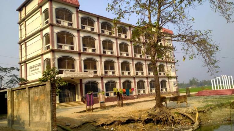 অধ্যক্ষ কলেজে আসেন না ৮ বছর,তবুও পান বেতন ভাতা
