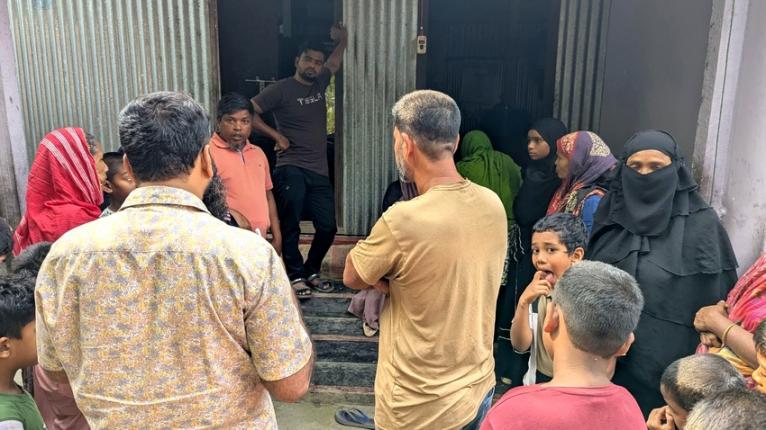 দোহারে স্বামীর পুরুষাঙ্গ কেটে দিলো স্ত্রী