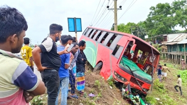 ভালুকায় বাস-অটোরিকশা-মোটরসাইকেলের ত্রিমুখী সংঘর্ষ, নিহত ২