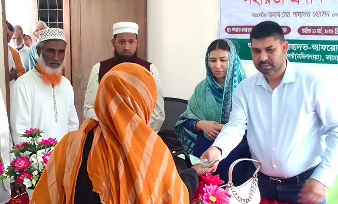 সুজানগরের অসহায় দুস্থরা পেলো শাহাদত আফরোজা ওয়েলফেয়ার ট্রাস্টের আর্থিক সহায়তা