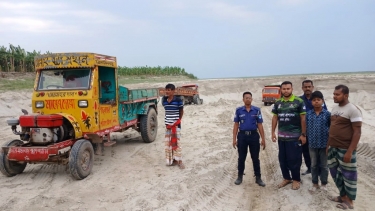 ভেড়ামারা বাহাদুরপুর ঘাটে অবৈধভাবে বালু উত্তোলনে প্রশাসনের হানা