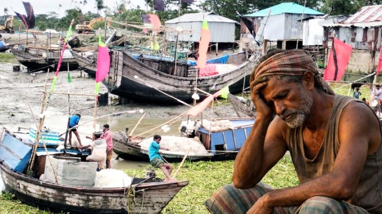 মাছ ধরার নিষেধাজ্ঞায় লালমোহনে প্রায় ২৭ হাজার জেলে কর্মহীন