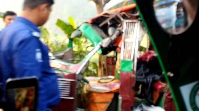 কালীগঞ্জে ট্রাক-সিএনজি মুখোমুখি সংঘর্ষে নিহত ১, আহত ৪ জন